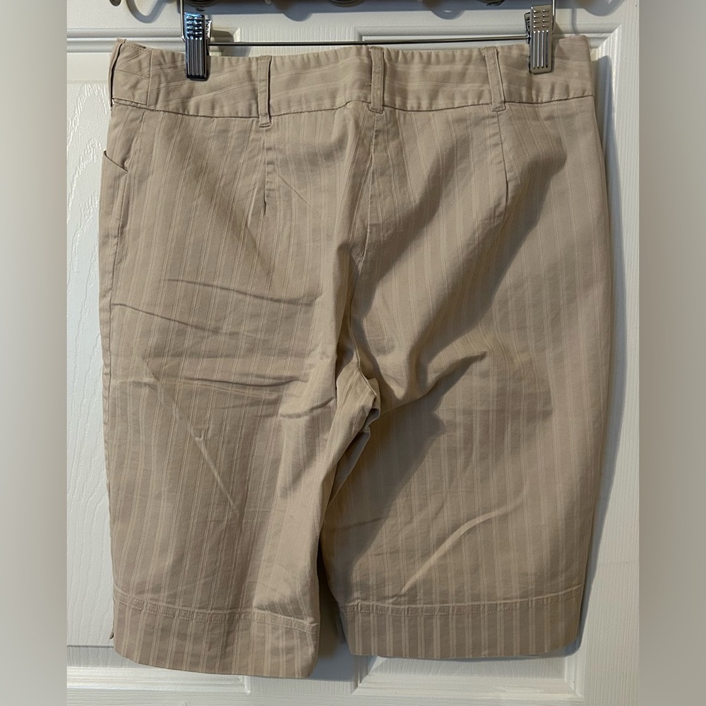 Women’s shorts! - Picture 3 of 3